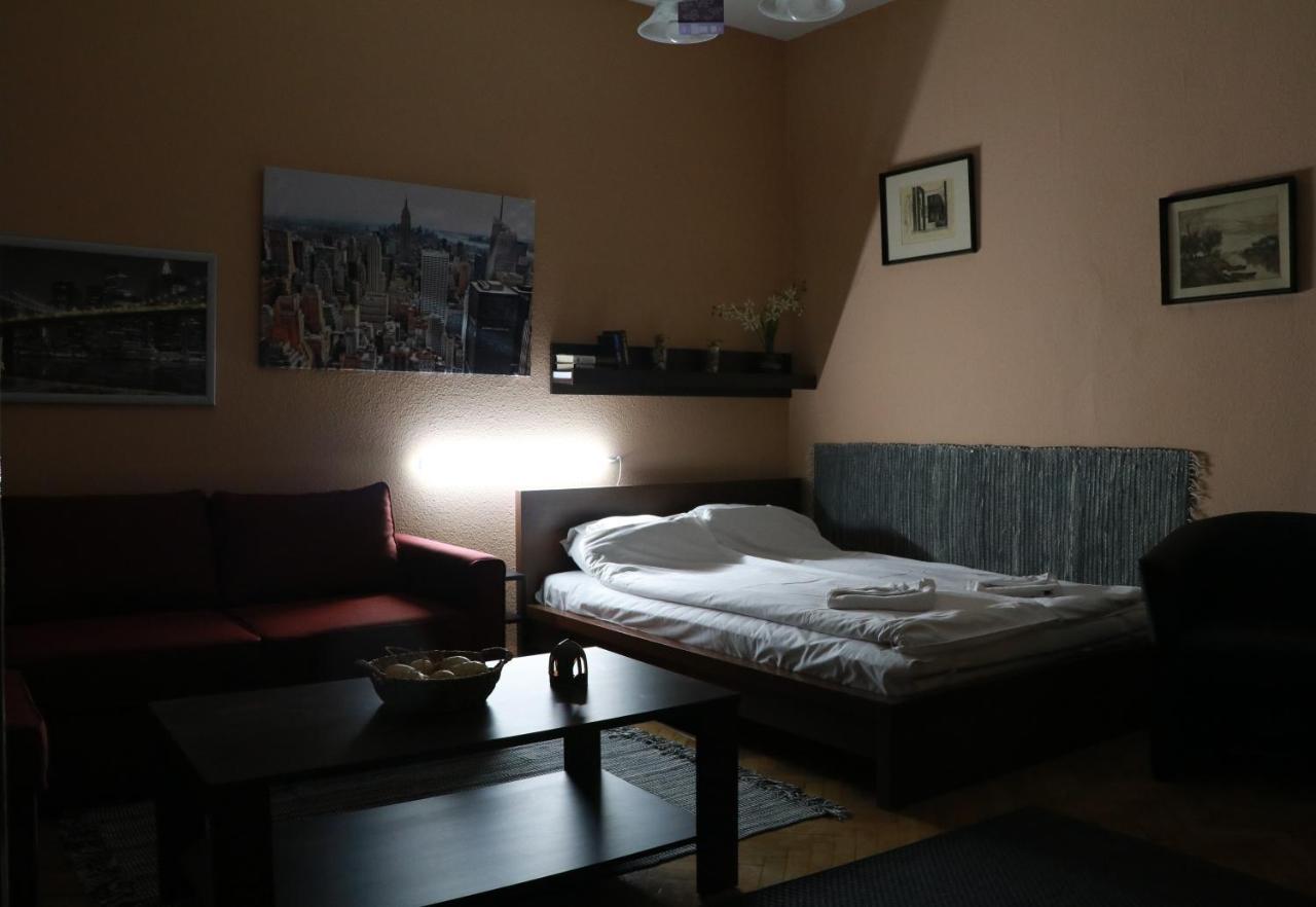 Fornax Home With Balcony 布达佩斯 外观 照片
